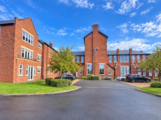 2 bedroom flat for sale
