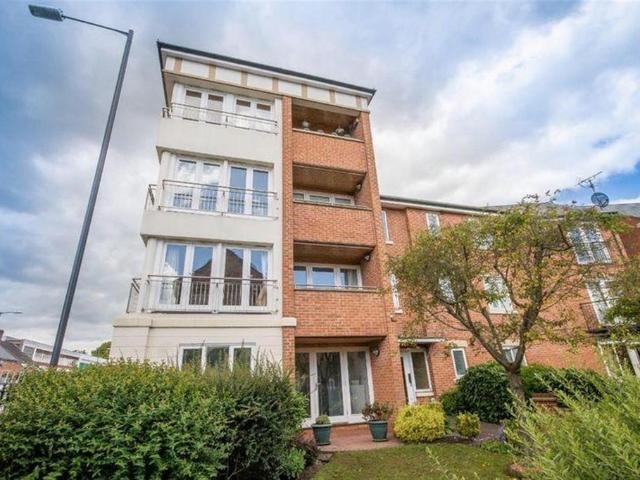2 bedroom flat for sale