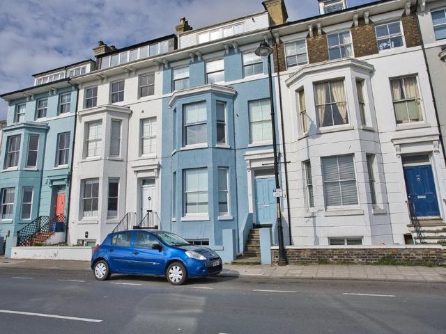 2 bedroom flat for sale