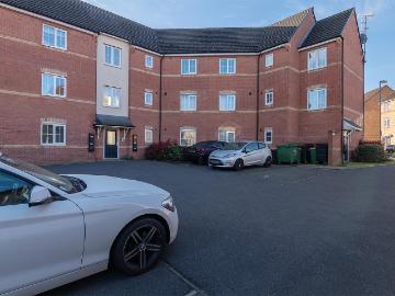 2 bedroom flat for sale