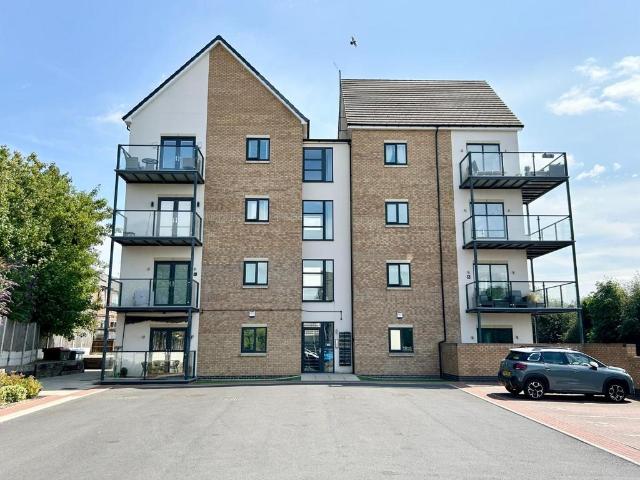 2 bedroom flat for sale