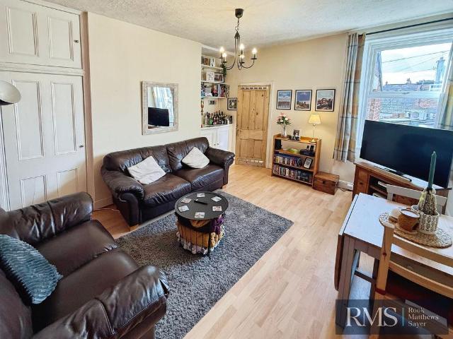 2 bedroom flat for sale