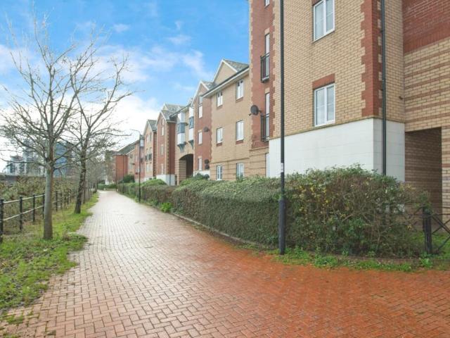 2 bedroom flat for sale