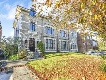 2 bedroom flat for sale
