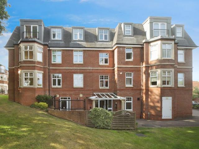 2 bedroom flat for sale