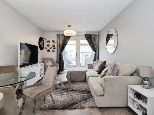 2 bedroom flat for sale