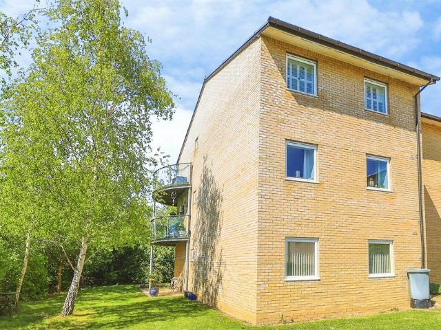 2 bedroom flat for sale