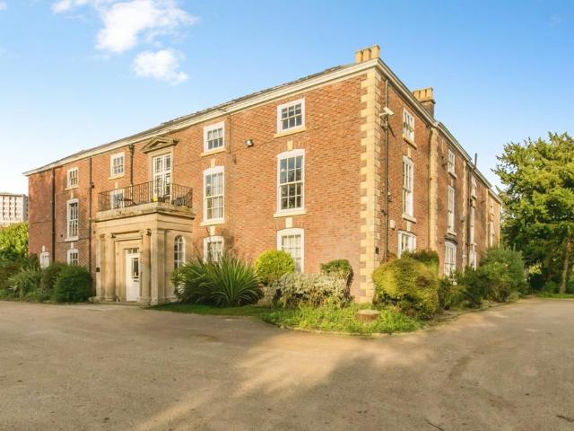 2 bedroom flat for sale