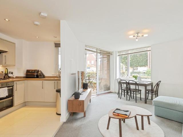 2 bedroom flat for sale