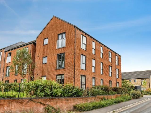 2 bedroom flat for sale