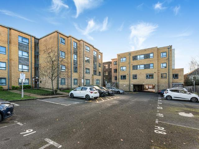2 bedroom flat for sale