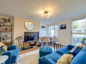 2 bedroom flat for sale
