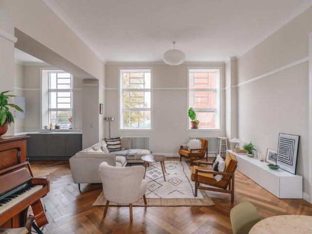 2 bedroom flat for sale
