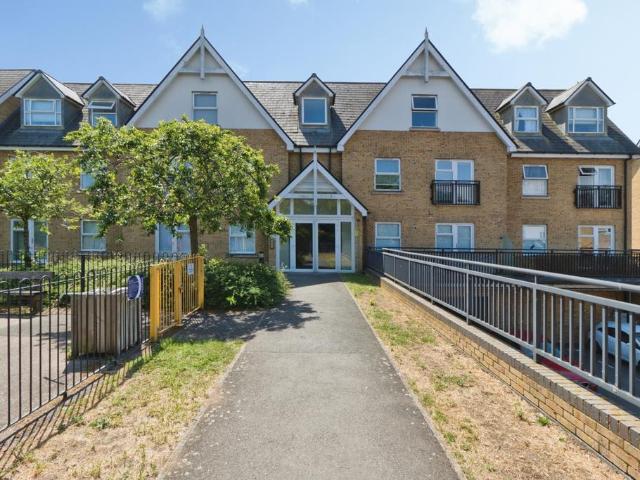 2 bedroom flat for sale
