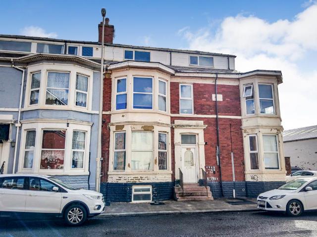 2 bedroom flat for sale