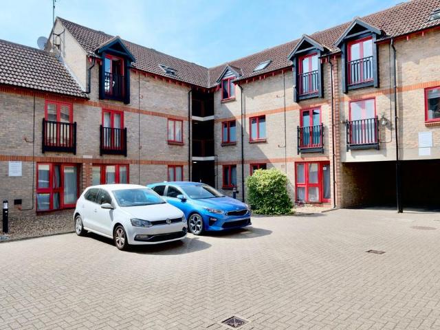 2 bedroom flat for sale