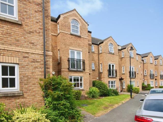 2 bedroom flat for sale