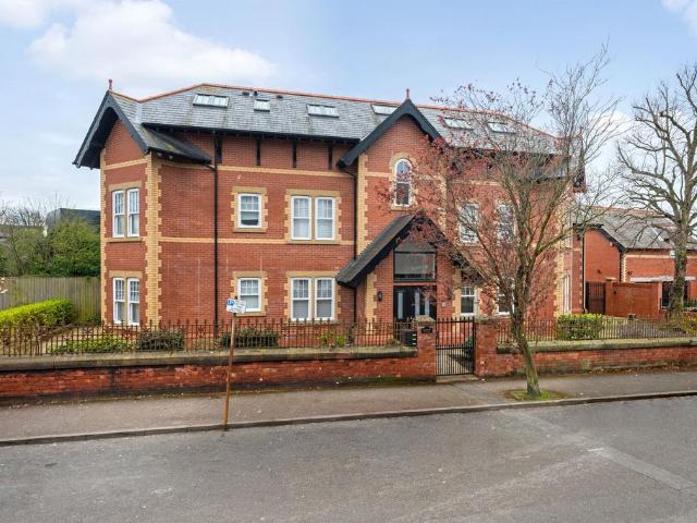 2 bedroom flat for sale