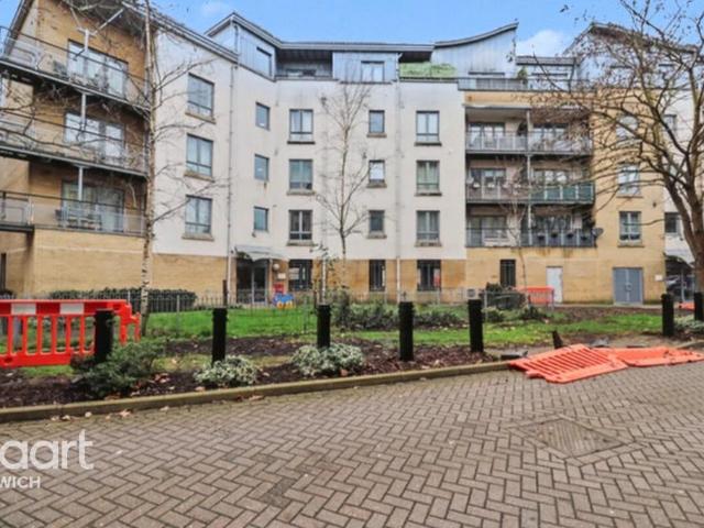 2 bedroom flat for sale