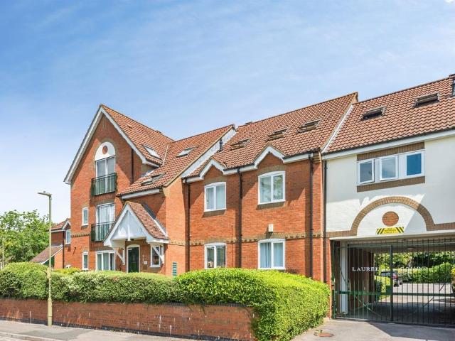 2 bedroom flat for sale