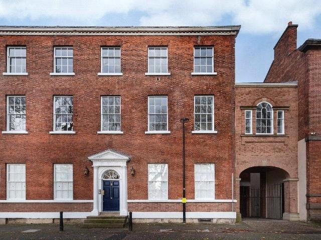2 bedroom flat for sale