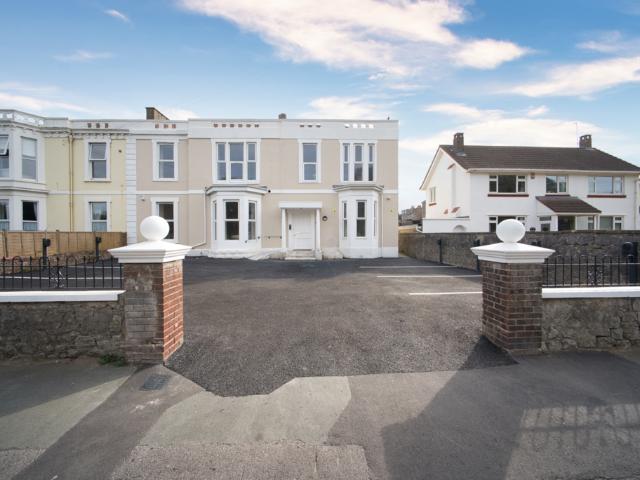 2 bedroom flat for sale