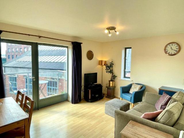 2 bedroom flat for sale