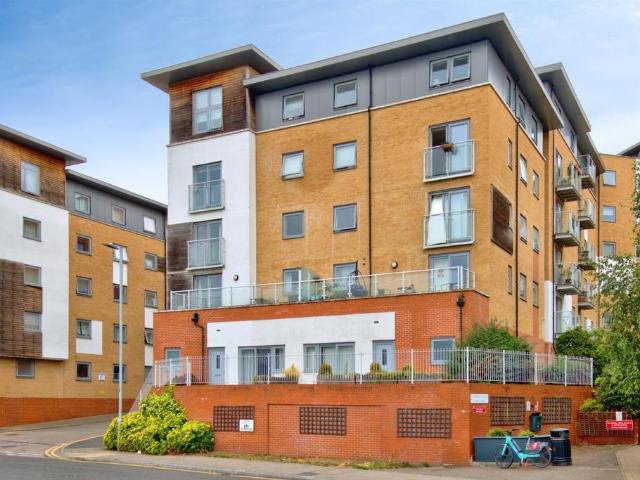 2 bedroom flat for sale