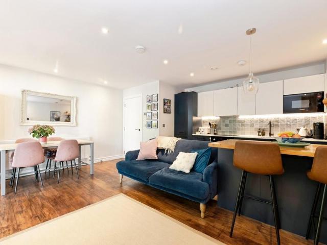 2 bedroom flat for sale