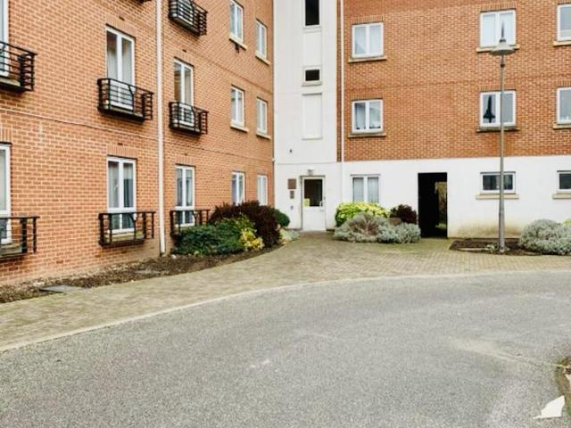 2 bedroom flat for sale