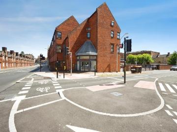 2 bedroom flat for sale