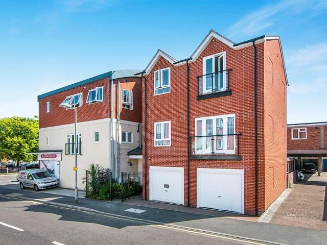 2 bedroom flat for sale