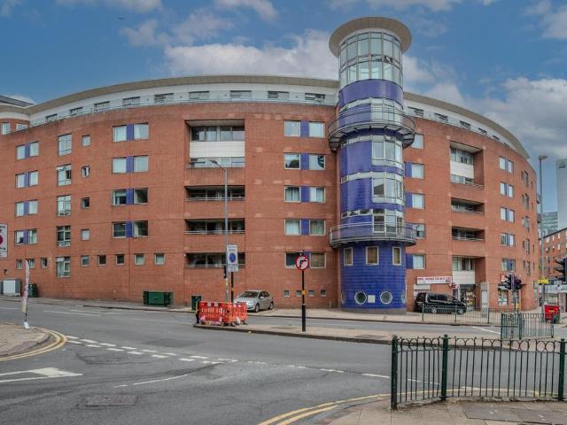 2 bedroom flat for sale