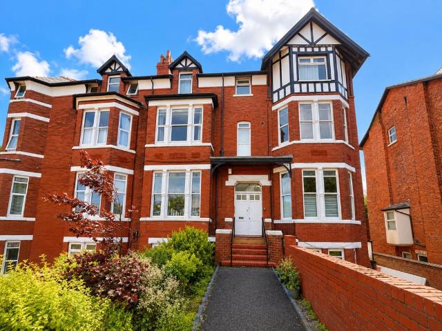 2 bedroom flat for sale