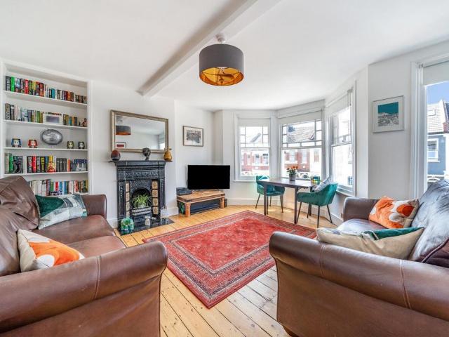 2 bedroom flat for sale