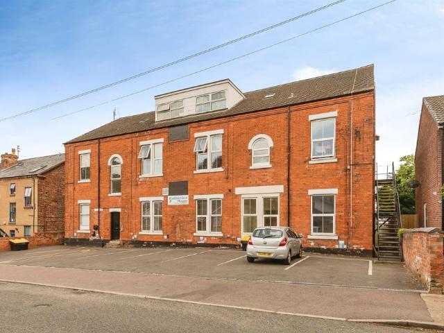 3 bedroom flat for sale
