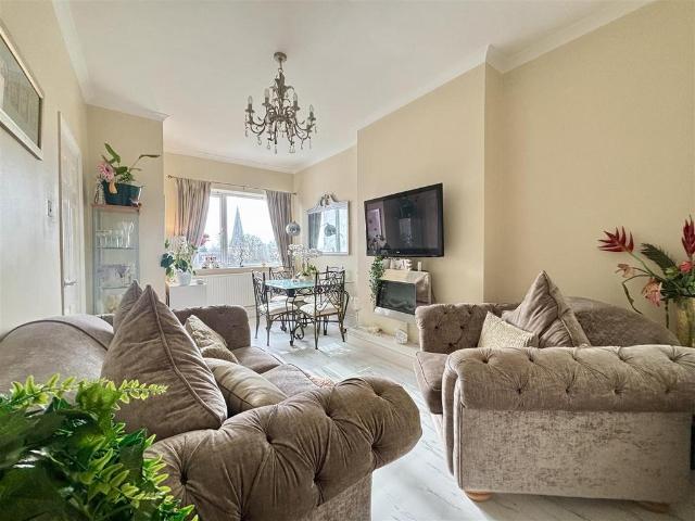 2 bedroom flat for sale