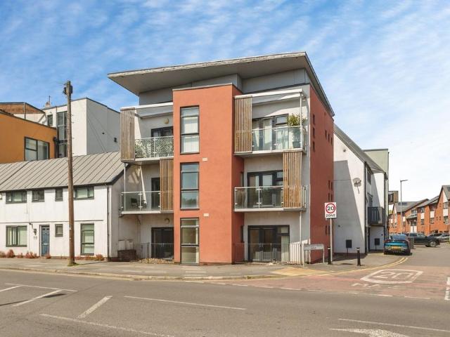 2 bedroom flat for sale
