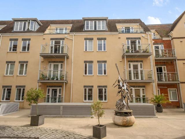 2 bedroom flat for sale
