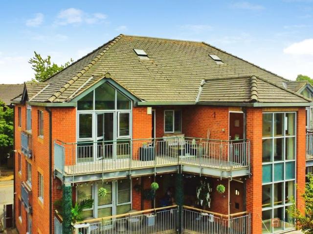 2 bedroom flat for sale