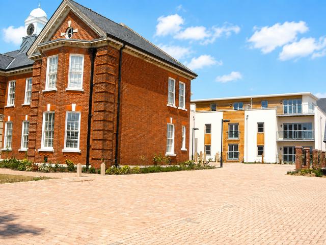 2 bedroom flat for sale
