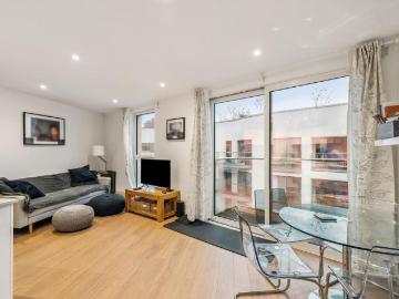 2 bedroom flat for sale