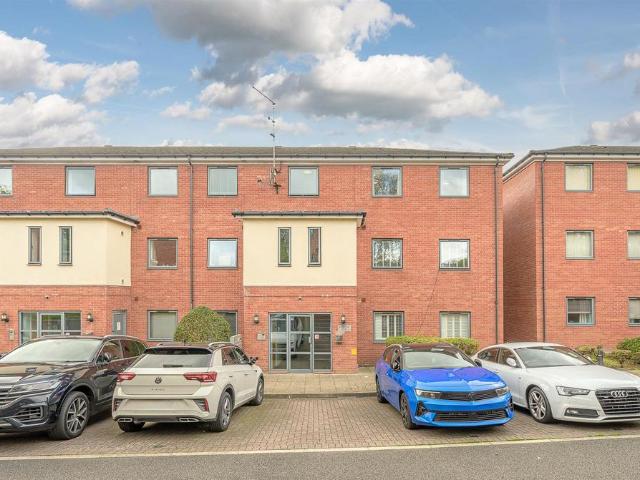 2 bedroom flat for sale
