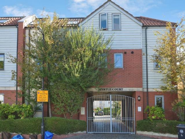 2 bedroom flat for sale
