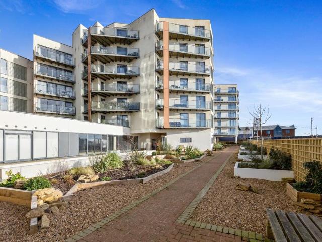 2 bedroom flat for sale