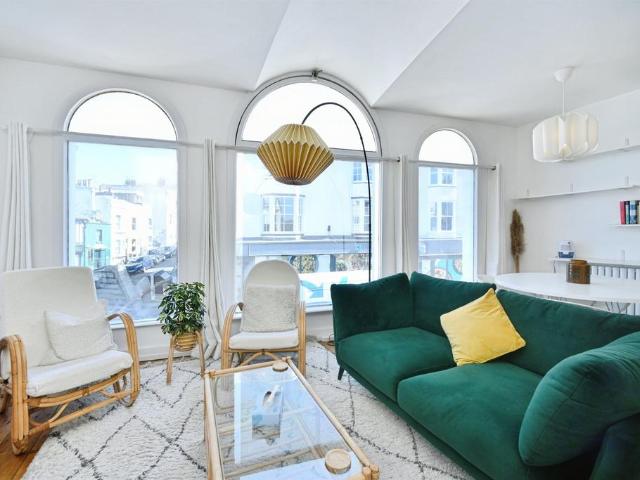 2 bedroom flat for sale