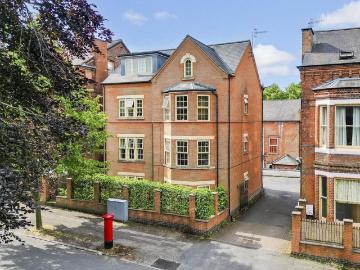 2 bedroom flat for sale