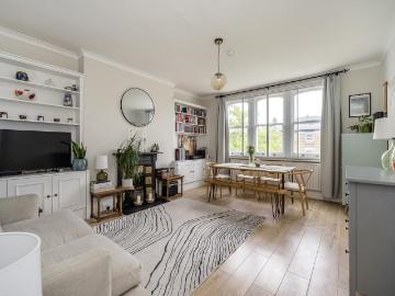 2 bedroom flat for sale