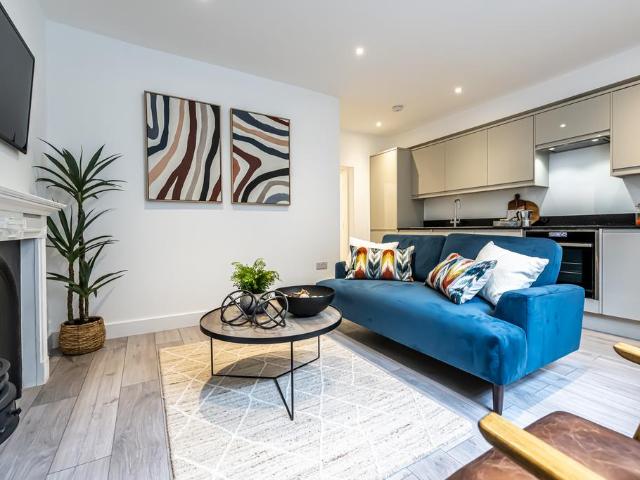 2 bedroom flat for sale