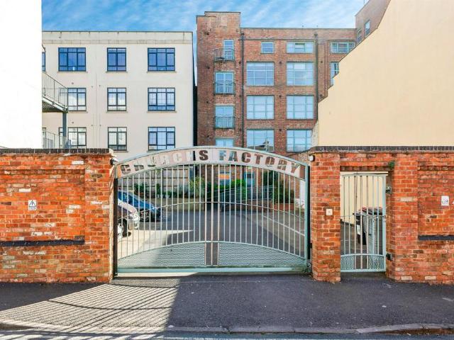 2 bedroom flat for sale